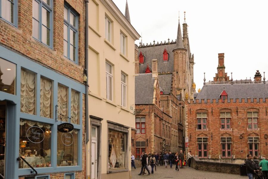From Paris: Bruges Guided Tour with Hotel Pickup - Leaving Paris by air-conditioned coach