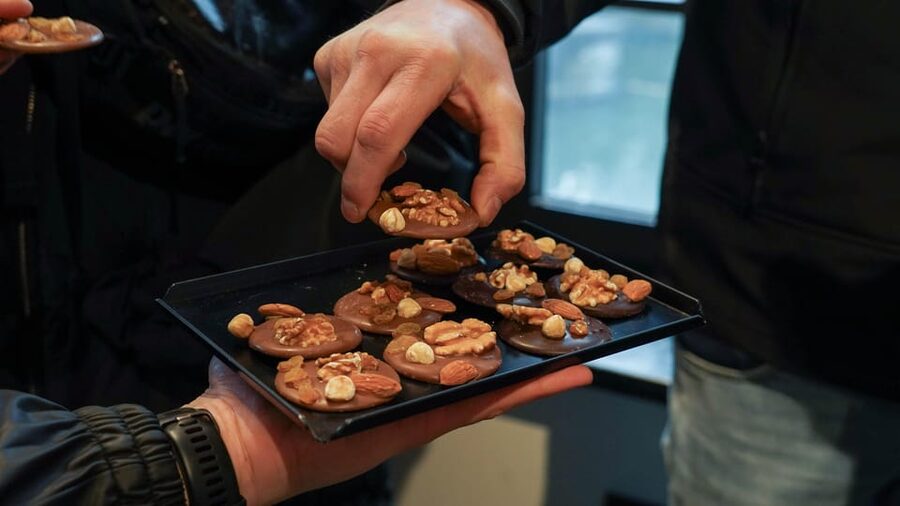 Ghent: Belgian Chocolate Walking Tour with Tastings - The guides make the difference