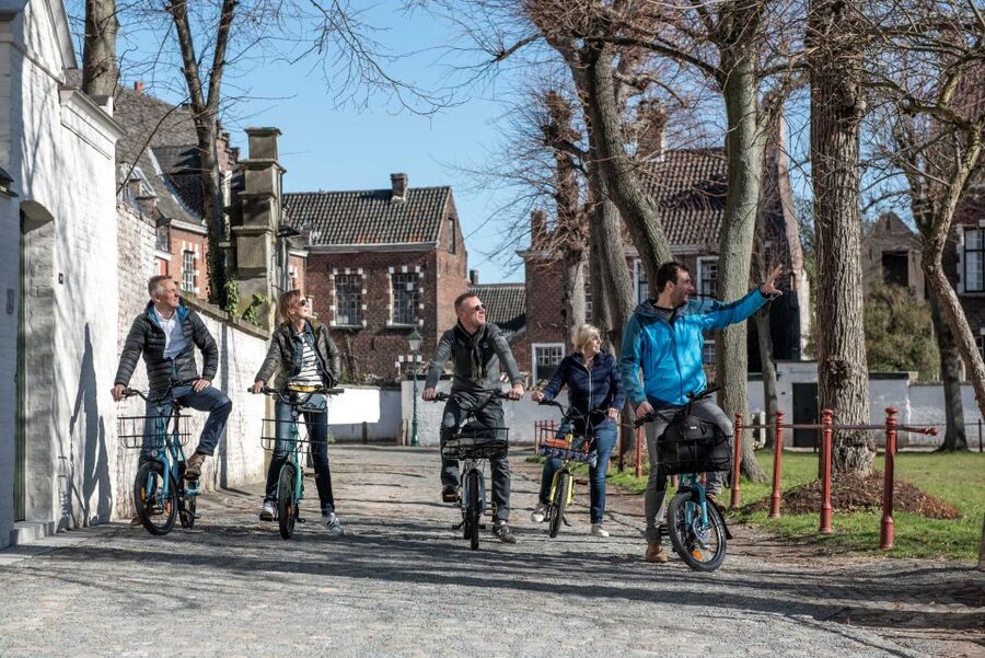 Ghent: City Highlights and Hidden Gems Guided Bike Tour - The central sights, seen without the usual foot traffic