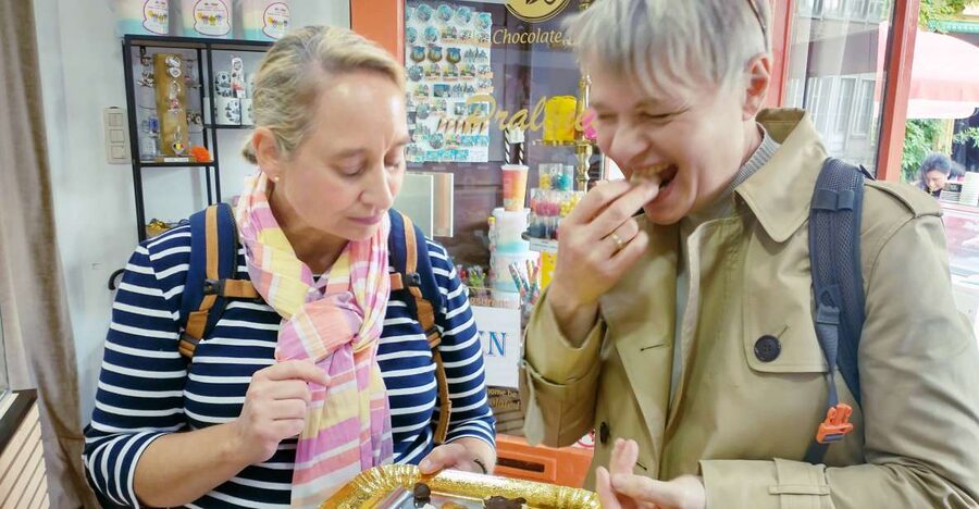 Ghent: Guided City Tour with Chocolate Tastings - Chocolate stories before the next tasting