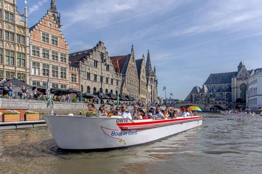 Ghent: Hop-on Hop-off Water-Tramway - The best part is the live guide