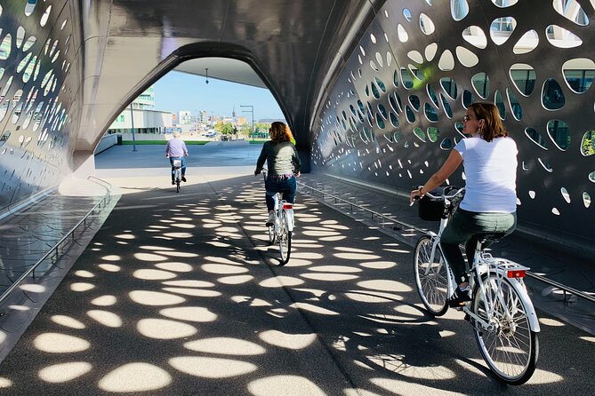 Guided Bike Tour: 2 Hours Highlights of Antwerp - Het Steen and the Scheldt Waterfront