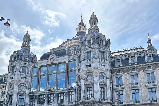 Guided E-kickscooter tour: The big five of Antwerp - Green parks and the South park