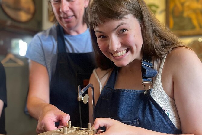 Handcraft your own silver ring in Bruges - Adding textures and choosing the final finish