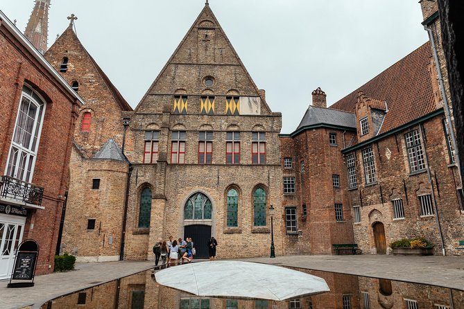 Highlights & Hidden Gems With Locals: Best of Bruges Private Tour - Why a private Bruges walk can be worth the money