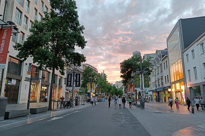 Historical Walking Tour in Antwerp Old City - Vlaeykensgang, a 16th-century lane