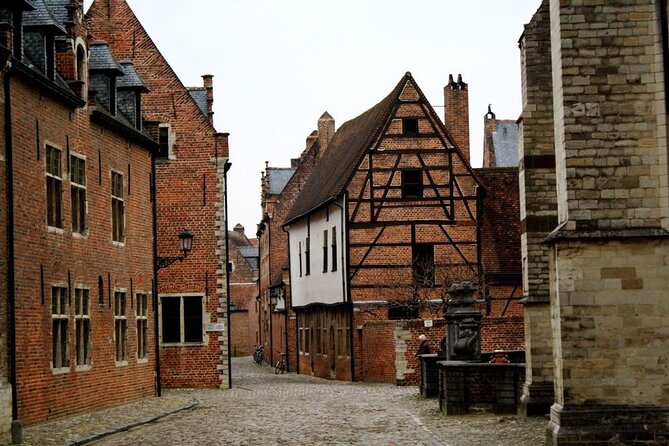 Leuven: City Walk with Audio Guide in 7 Languages on your Phone - A low-cost way to meet Leuven