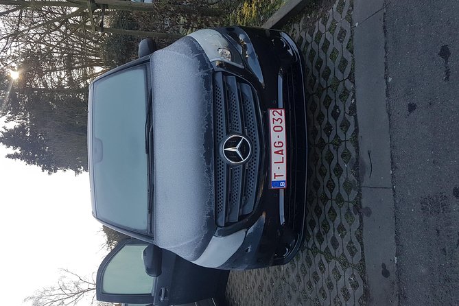 Luxury Minivan from Charleroi airport to the city of Brussels - Finding your chauffeur in Terminal 1