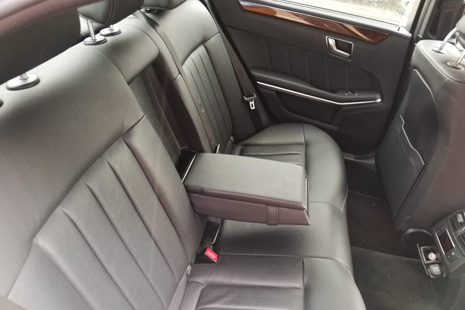 Luxury vehicle from Brussels airport to the city of Brussels - The arrivals meeting point is the key detail