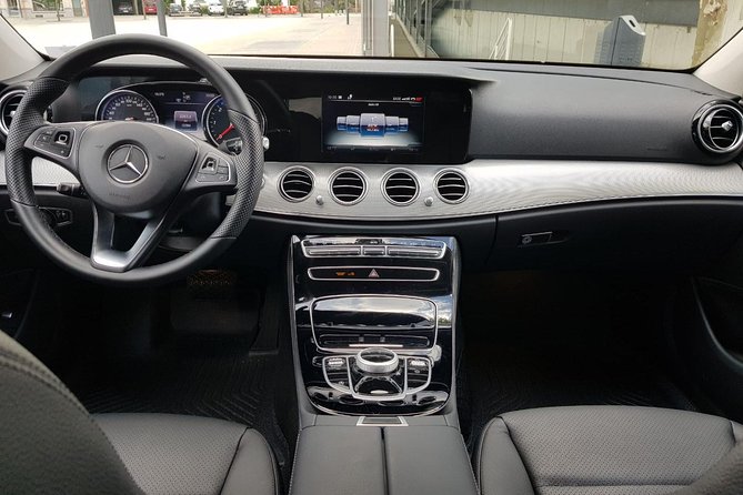 Luxury vehicle from Brussels airport to the city of Brussels - Who should book this service?