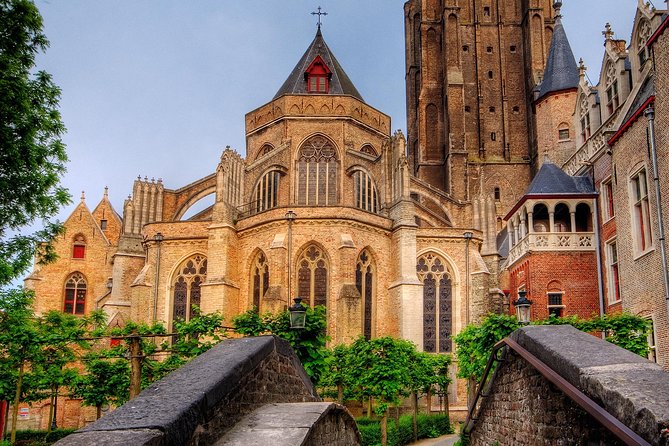 Private 3-hour walking tour of Bruges with official tour guide - Thirty minutes inside Church of Our Lady