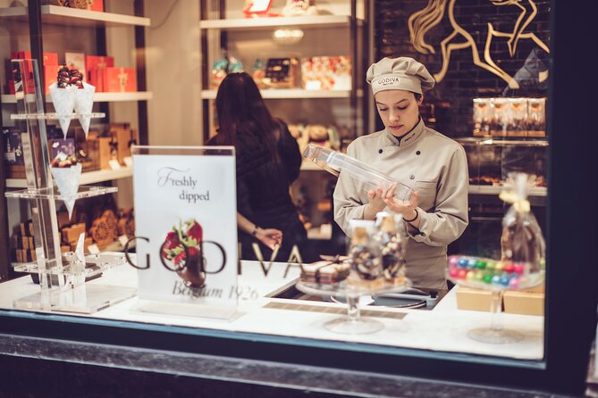 Private Bruges’ Iconic Sites and Chocolate Tasting Tour - The Fish Market and Burg Square finish