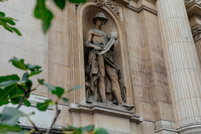 Private City Kickstart Tour: Brussels - The surprisingly small Manneken Pis