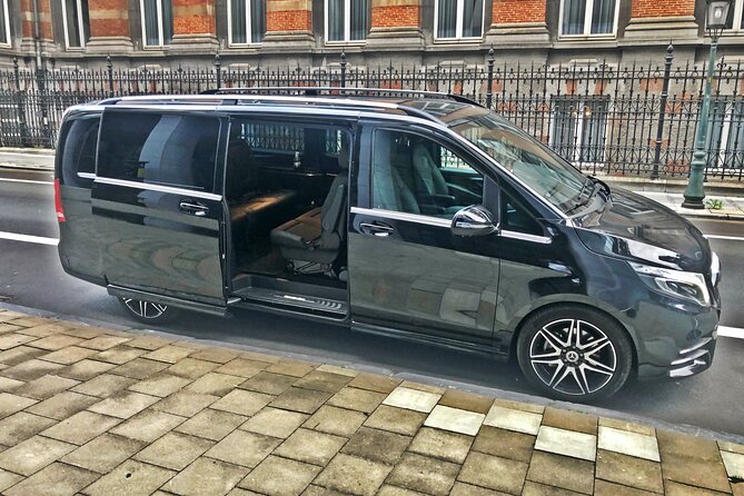 Transfer Brussels Airport (BRU) --> City Center 7 PAX (ONE WAY) - The airport pickup and waiting period