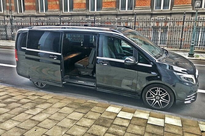 Transfer Brussels Airport --> Brussels MB V Class 7 PAX (ONE WAY) - The airport pickup and waiting allowance