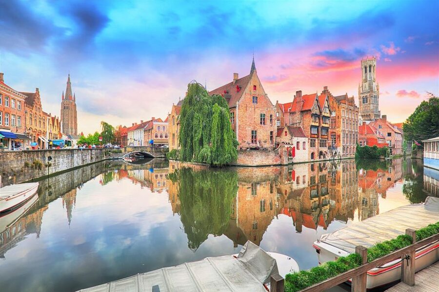 Visit of Bruges in 1 day private tour from Paris - Shopping for lace and Belgian chocolate