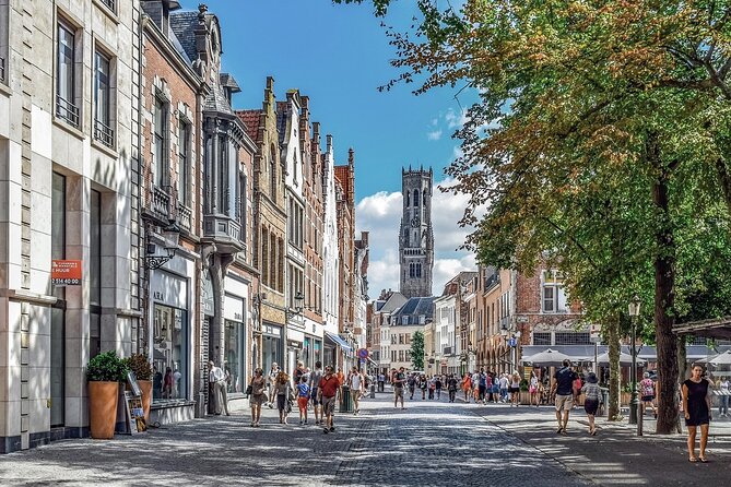Walking tour of Bruges with boat option and/or beer tasting - The Beguinage brings quiet to the route