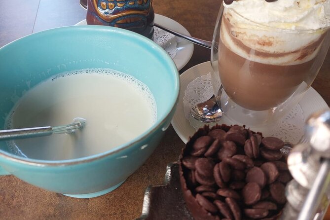Walking Tour with Hot Chocolate and Chocolate Tasting - Bruges in two hours, with chocolate as the thread